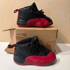 AIR JORDAN 12 RETRO FLU GAME
Size 8C
Good condition 
Soles need cleaning